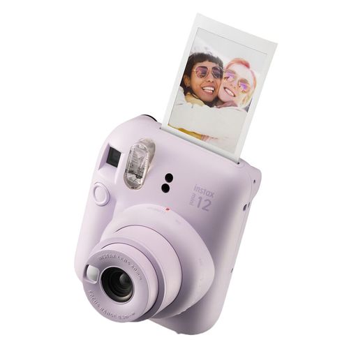 Cámara Fujifilm Instax Mini 12 exposición automática, lente 60mm, usa 2 pilas AA, correa de mano, tamaño de foto 62 mm x 46 mm, lila
