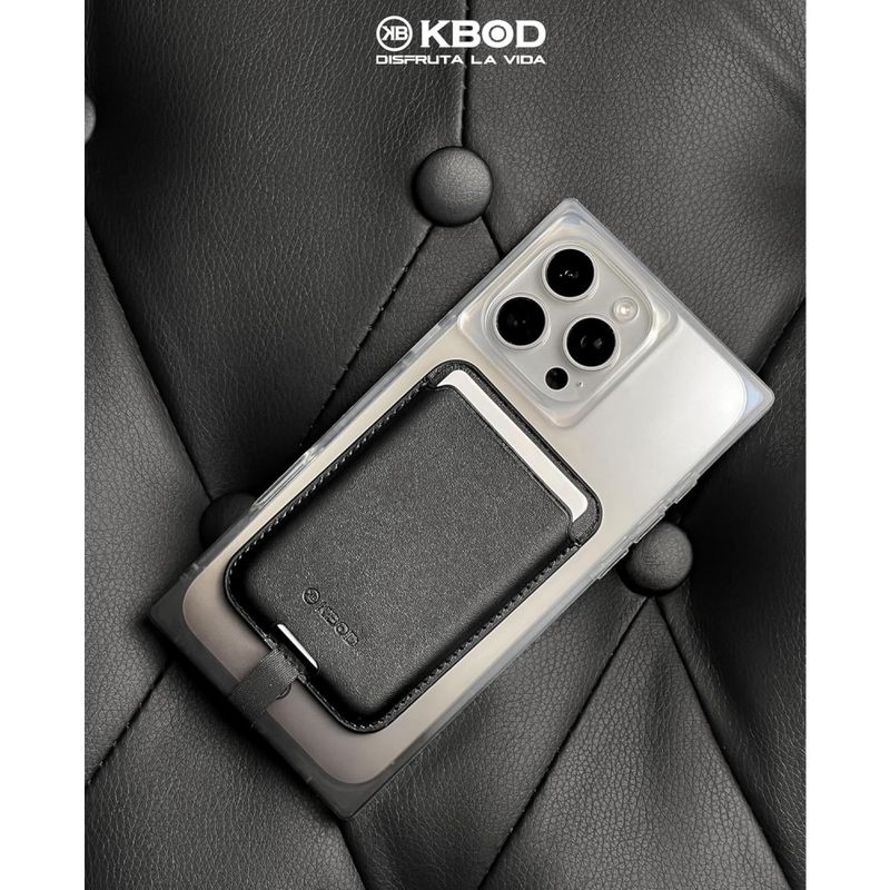 Tarjetero magnético Wallet KBOD hasta 3 tarjetas compatible MagSafe negro vista frontal en uso